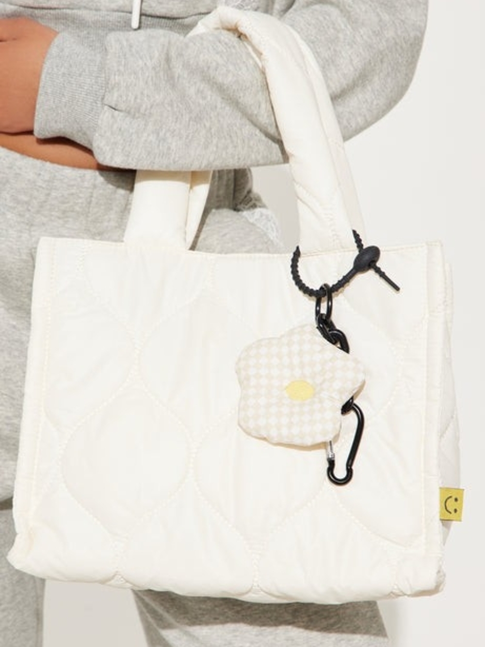 ☁️ LIKE DREAMS Sweet Dreams Puffer Crossbody Bag Ivory NWT Floral Charm 🏵 - Picture 3 of 7